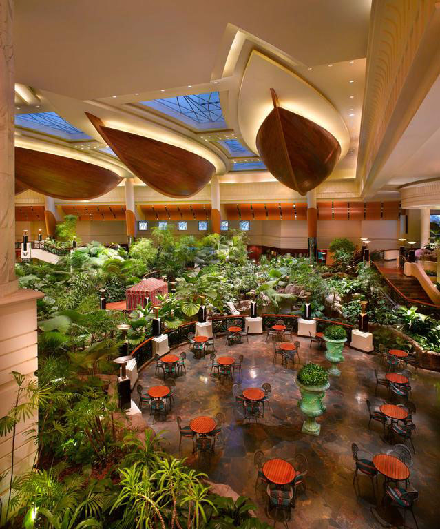 Grand Hyatt Dubai — Dubai, UAE — scorcio verticale