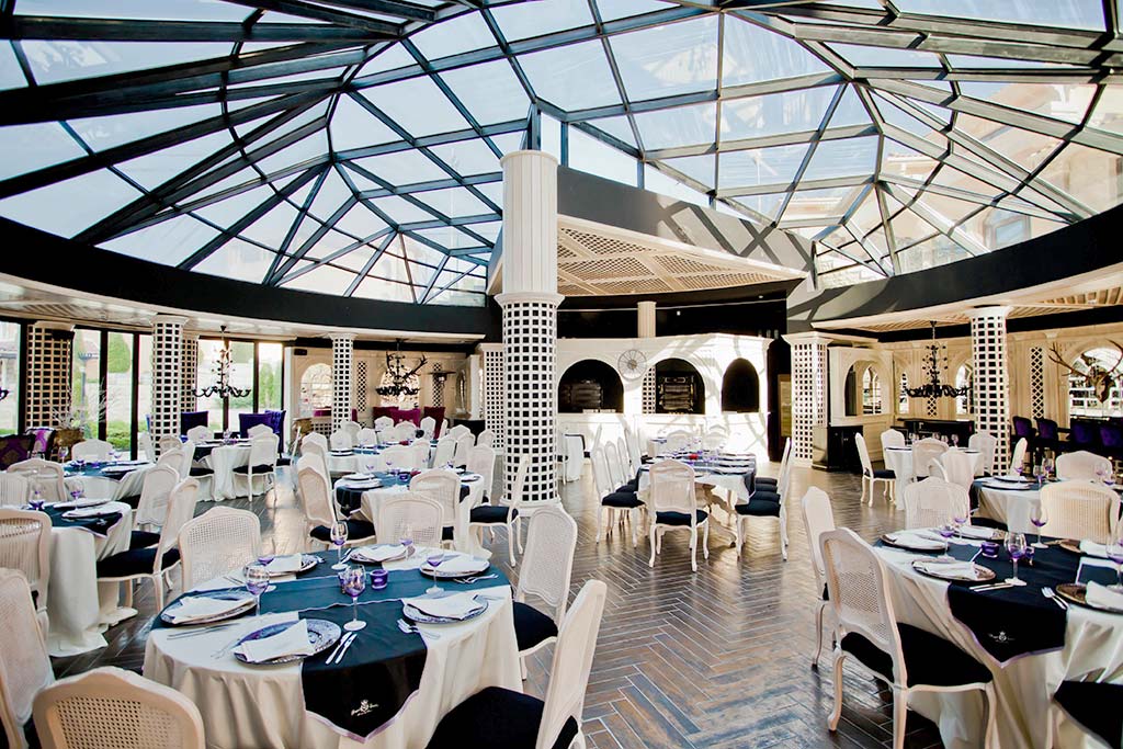 Hotel Royal Castle — Elenite, Bulgary — scorcio verticale