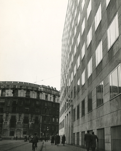 Palazzo Montecatini — Milan, Italy — scorcio verticale