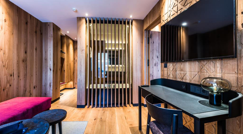 Hotel Gran Baita — Selva di Val Gardena, Italia — scorcio verticale